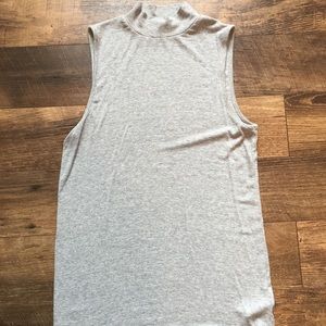 Women’s gap tank top.